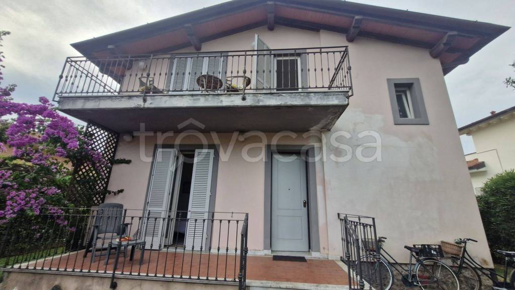 casa indipendente in vendita a Pietrasanta in zona Marina di Pietrasanta