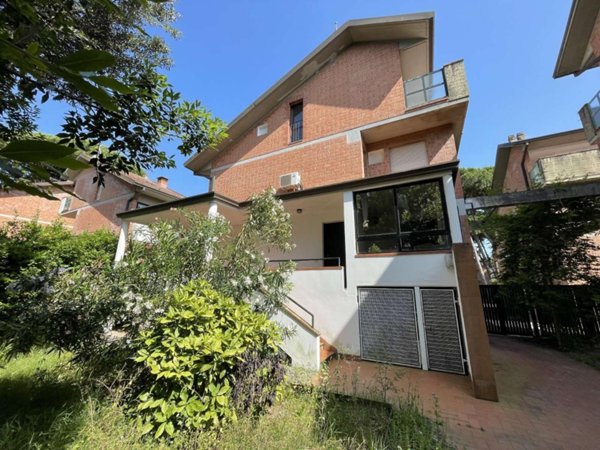 casa indipendente in vendita a Pietrasanta in zona Marina di Pietrasanta