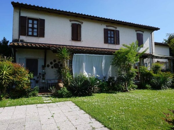 casa indipendente in vendita a Pietrasanta in zona Marina di Pietrasanta