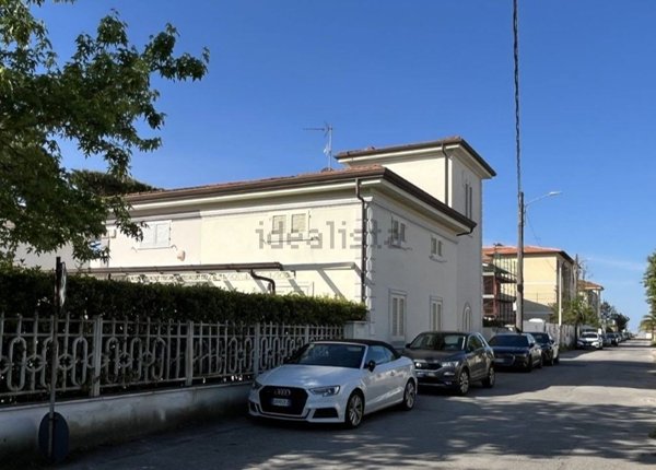 casa indipendente in vendita a Pietrasanta in zona Tonfano