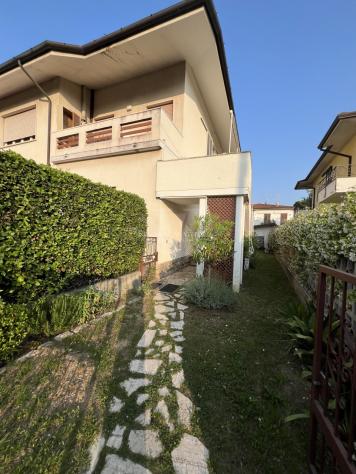 appartamento in vendita a Pietrasanta in zona Fiumetto