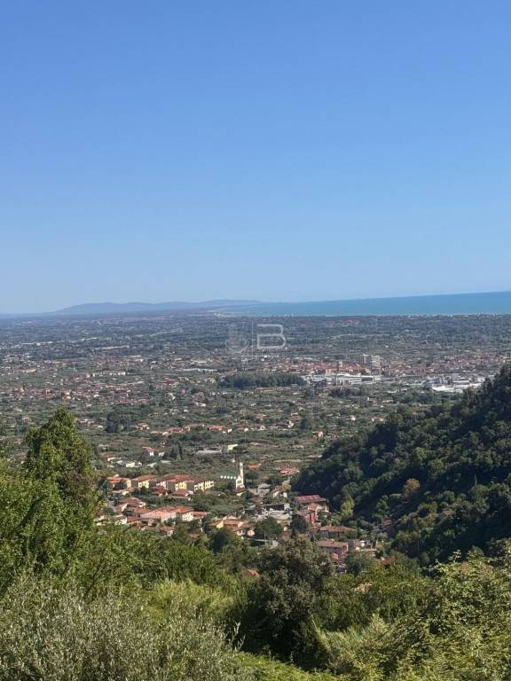 casa indipendente in vendita a Pietrasanta in zona Strettoia