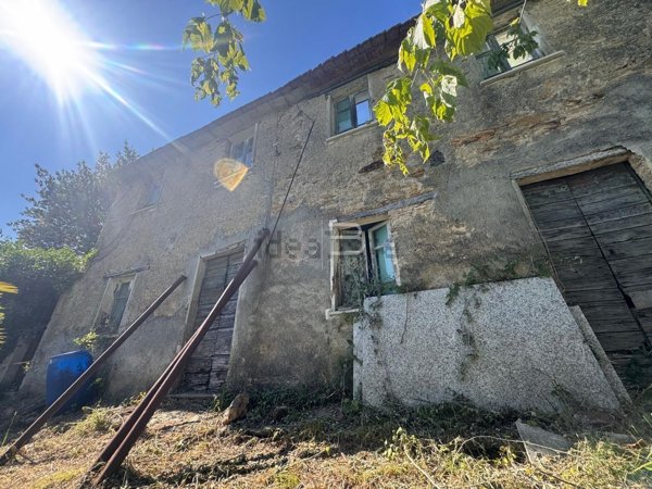 quadrivano in vendita a Pietrasanta in zona Strettoia