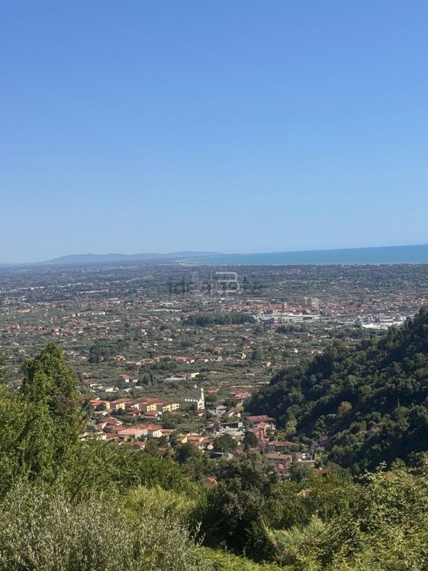 quadrivano in vendita a Pietrasanta in zona Strettoia