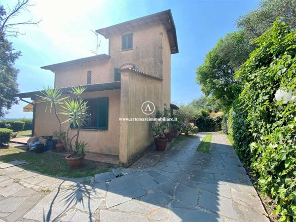 casa indipendente in vendita a Pietrasanta