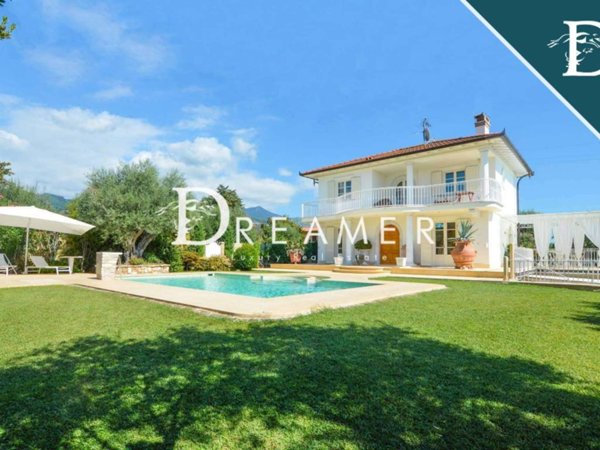 casa indipendente in vendita a Pietrasanta