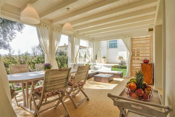 casa indipendente in vendita a Pietrasanta in zona Crociale
