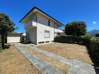 casa indipendente in vendita a Pietrasanta in zona Tonfano