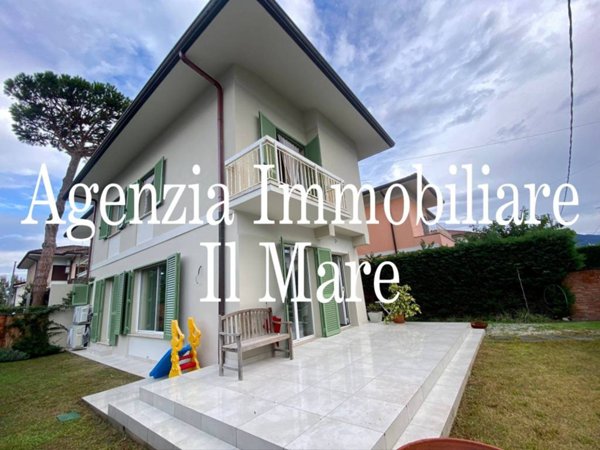 casa indipendente in vendita a Pietrasanta in zona Tonfano