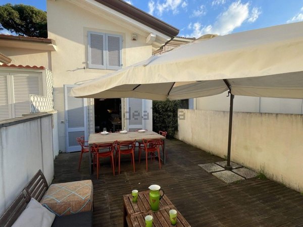 appartamento in vendita a Pietrasanta in zona Tonfano