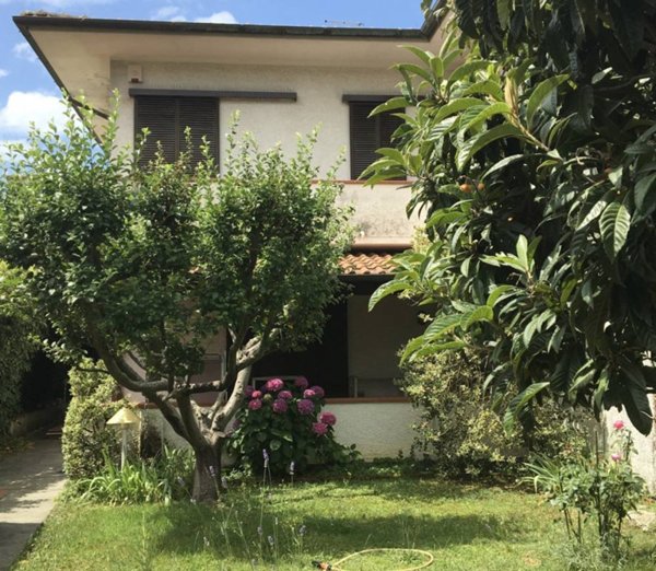 casa indipendente in vendita a Pietrasanta in zona Vignone