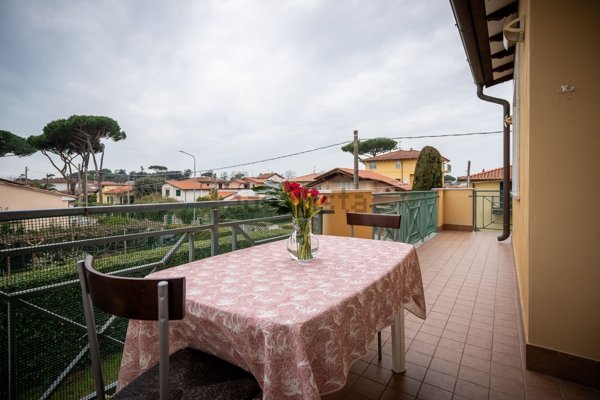 appartamento in vendita a Pietrasanta in zona Tonfano