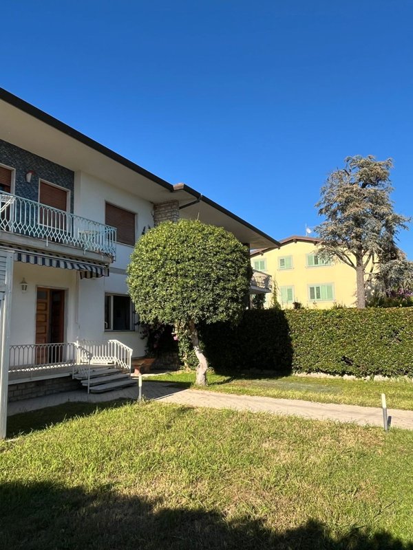 appartamento in vendita a Pietrasanta in zona Motrone