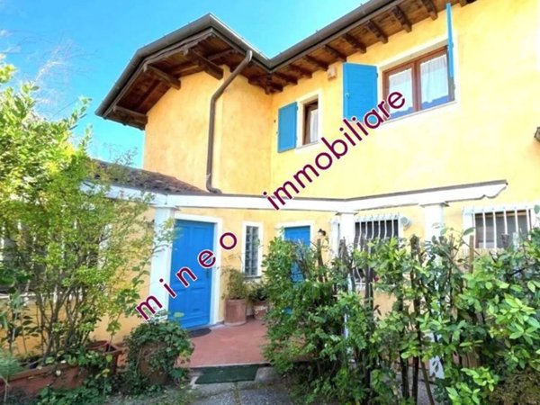 casa indipendente in vendita a Pietrasanta in zona Fiumetto