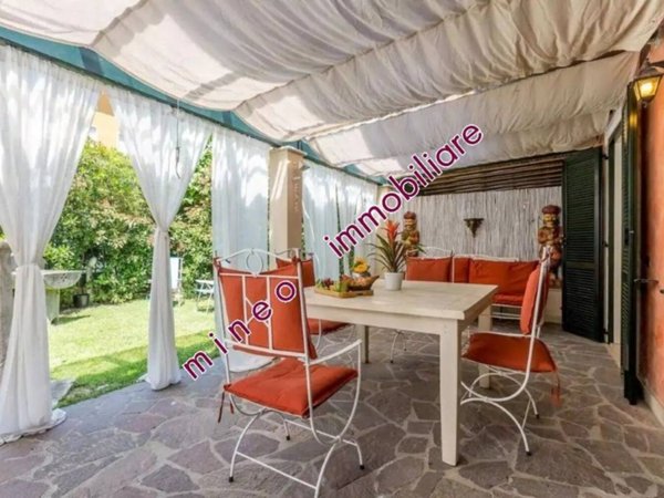 casa indipendente in vendita a Pietrasanta in zona Fiumetto