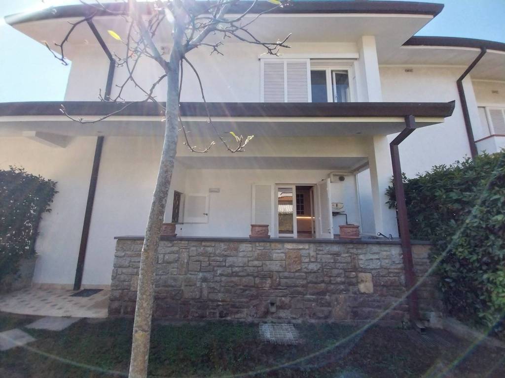 casa indipendente in vendita a Pietrasanta in zona Focette