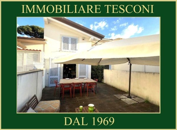 casa indipendente in vendita a Pietrasanta in zona Vignone