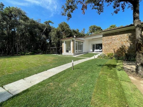 casa indipendente in vendita a Pietrasanta in zona Marina di Pietrasanta