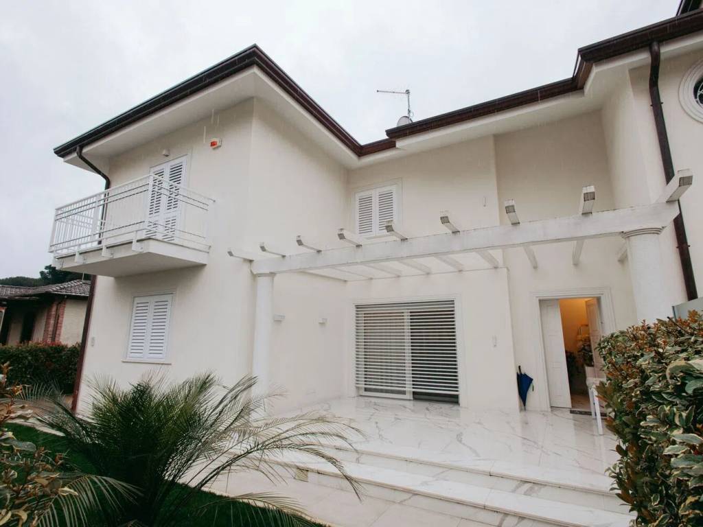casa indipendente in vendita a Pietrasanta