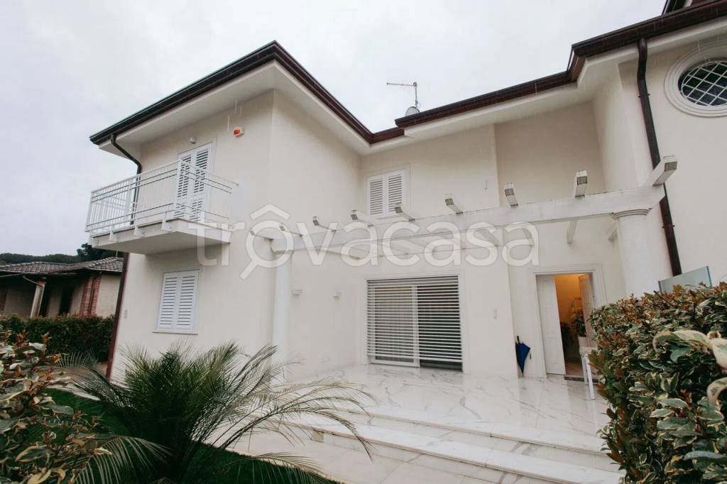 casa indipendente in vendita a Pietrasanta