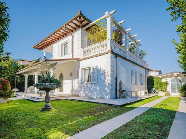 casa indipendente in vendita a Pietrasanta in zona Marina di Pietrasanta