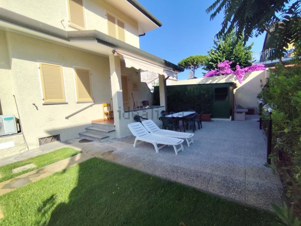 casa indipendente in vendita a Pietrasanta in zona Motrone