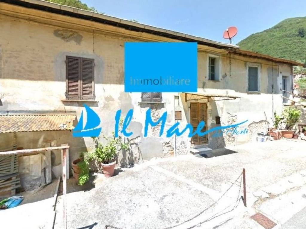 casa indipendente in vendita a Pietrasanta in zona Valdicastello
