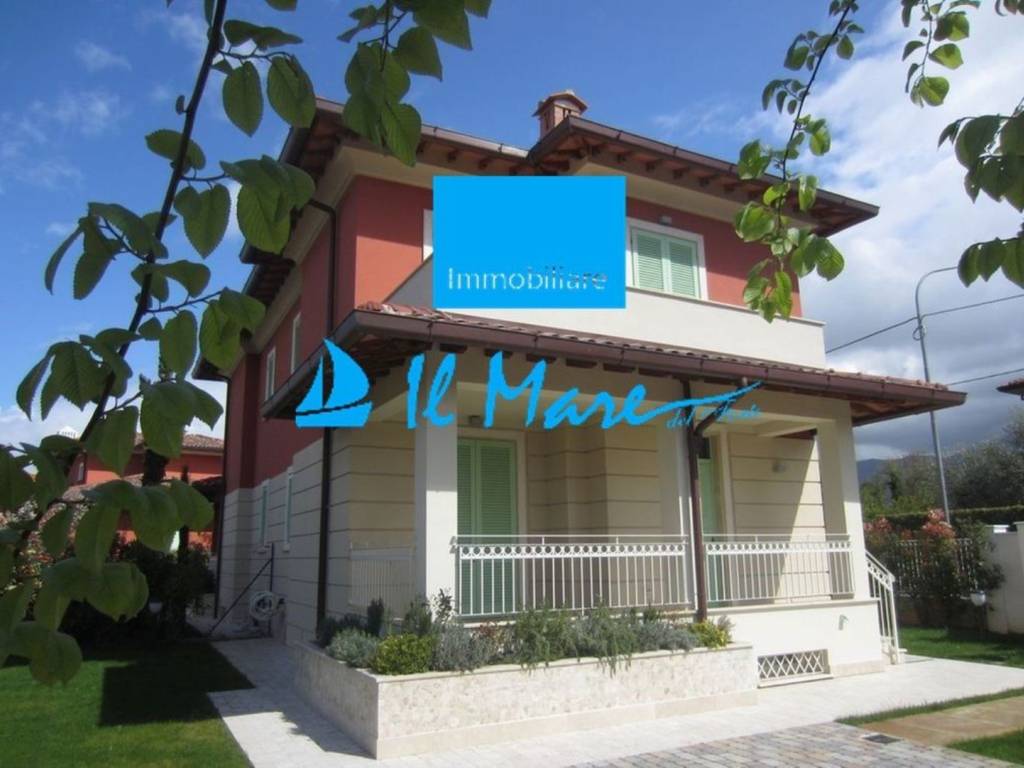 casa indipendente in vendita a Pietrasanta in zona Marina di Pietrasanta