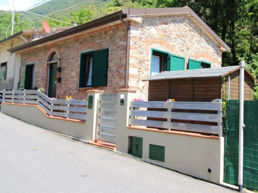 casa indipendente in vendita a Pietrasanta