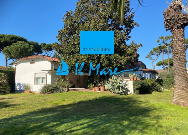 casa indipendente in vendita a Pietrasanta in zona Tonfano