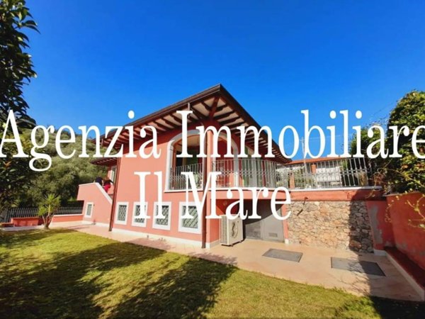 casa indipendente in vendita a Pietrasanta