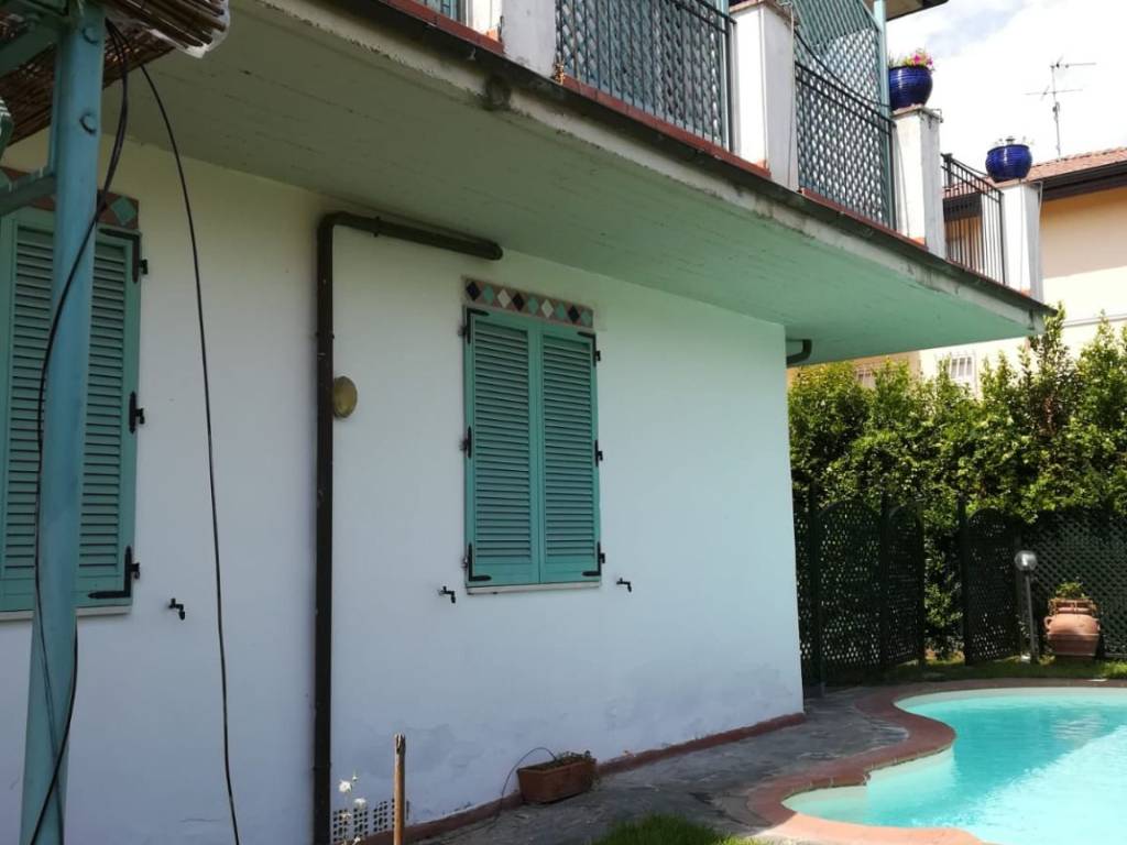 casa indipendente in vendita a Pietrasanta in zona Tonfano