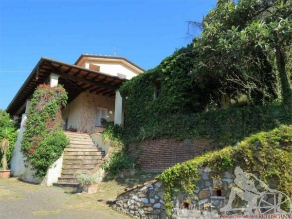 casa indipendente in vendita a Pietrasanta in zona Strettoia