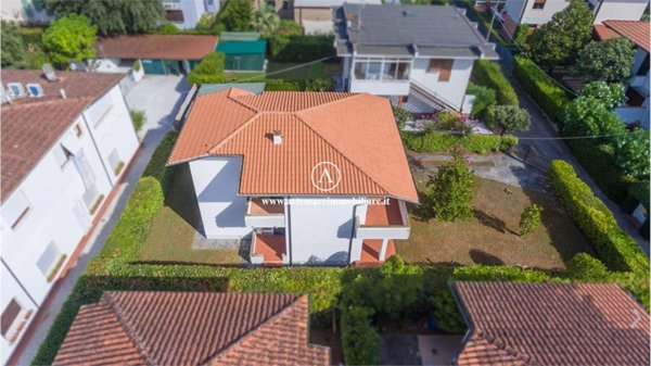 casa indipendente in vendita a Pietrasanta in zona Vignone