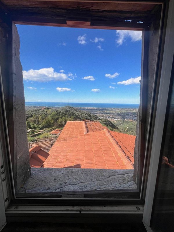 casa indipendente in vendita a Pietrasanta in zona Capezzano Monte