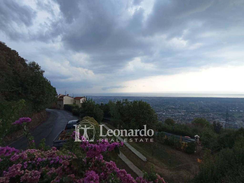 appartamento in vendita a Pietrasanta in zona Capriglia