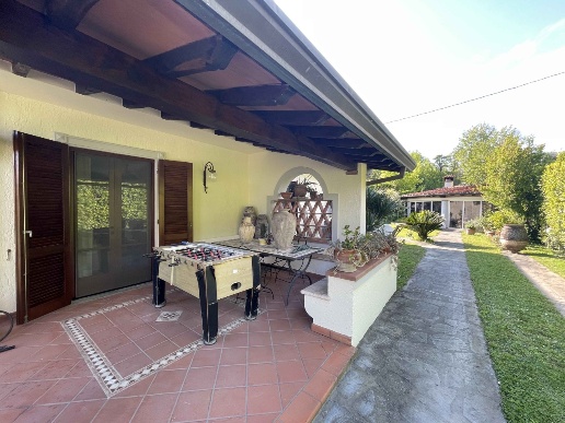 casa indipendente in vendita a Pietrasanta in zona Fiumetto
