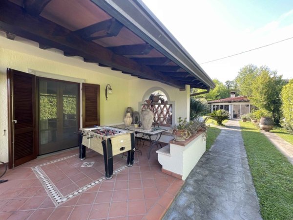 casa indipendente in vendita a Pietrasanta in zona Fiumetto