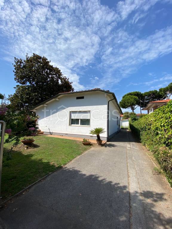 casa indipendente in vendita a Pietrasanta in zona Marina di Pietrasanta