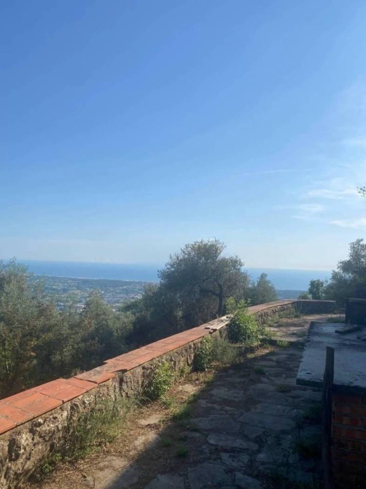 casa indipendente in vendita a Pietrasanta in zona Capriglia