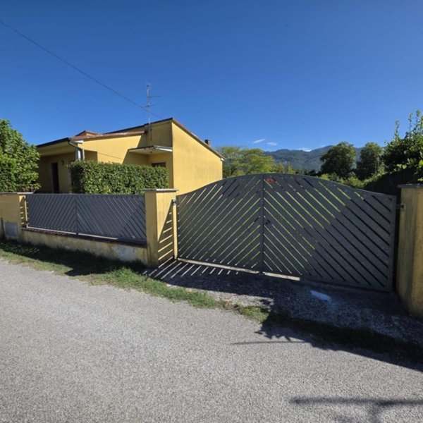 casa indipendente in vendita a Pietrasanta