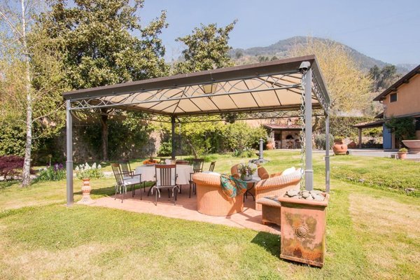 casale in vendita a Pietrasanta in zona Valdicastello