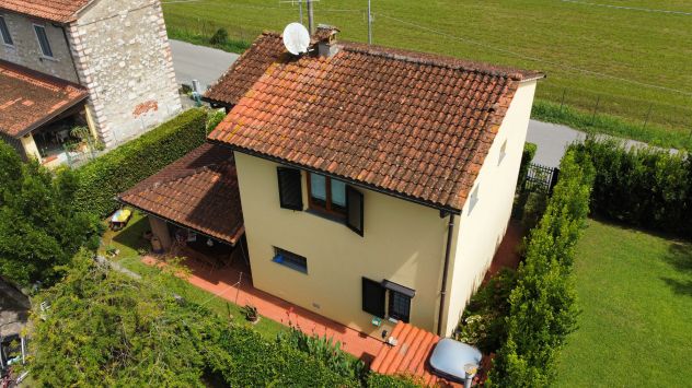 casa indipendente in vendita a Pietrasanta in zona Fiumetto