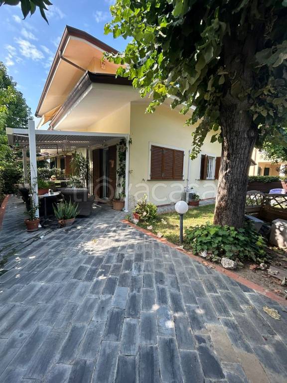 casa indipendente in vendita a Pietrasanta in zona Vignone