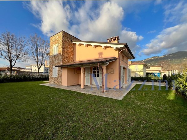 casa indipendente in vendita a Pietrasanta