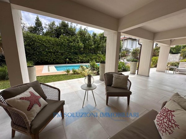 casa indipendente in vendita a Pietrasanta in zona Marina di Pietrasanta