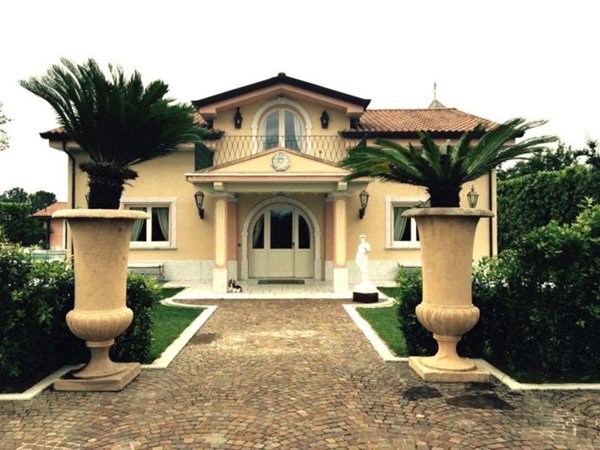 casa indipendente in vendita a Pietrasanta in zona Crociale