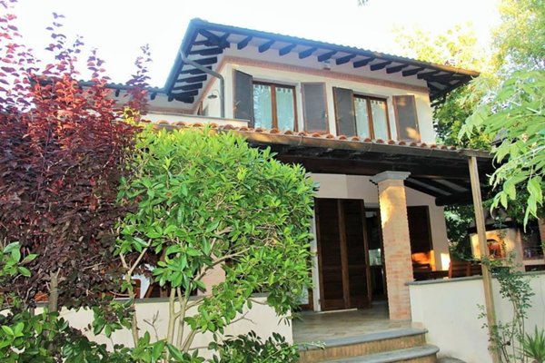 casa indipendente in vendita a Pietrasanta in zona Marina di Pietrasanta