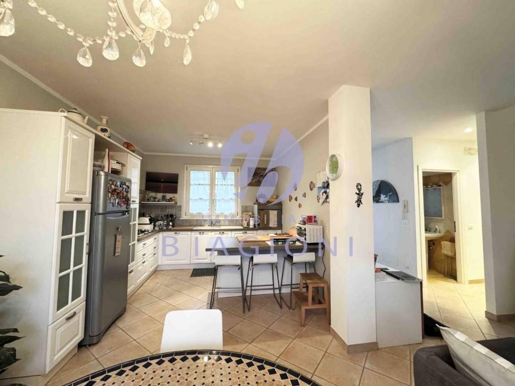 casa indipendente in vendita a Pietrasanta in zona Osterietta