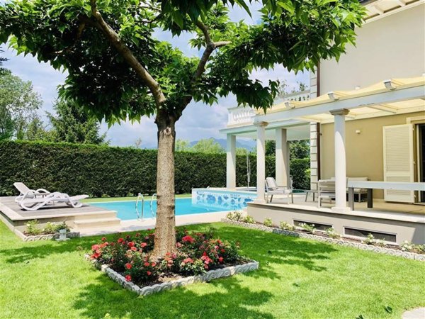 casa indipendente in vendita a Pietrasanta in zona Marina di Pietrasanta
